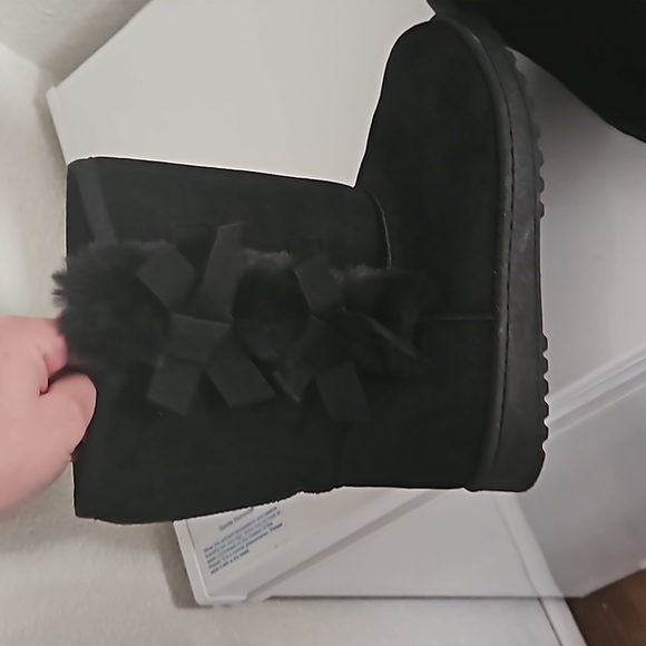 Boots - Picture 3 of 3